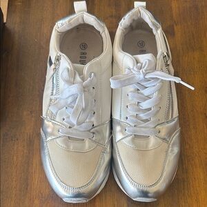 Rouge Helium White and Silver Sneakers